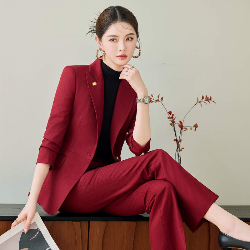 Красный костюм для женщин, осе – обзор и цена Women'S Red Formal Wear