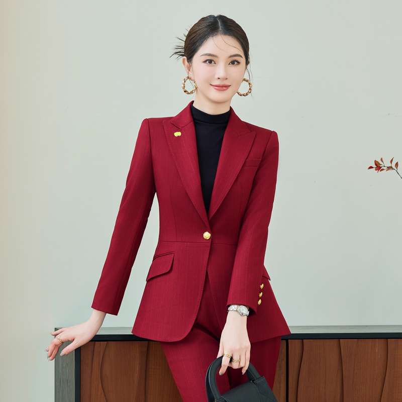 Красный костюм для женщин, осе – обзор и цена Women'S Red Formal Wear