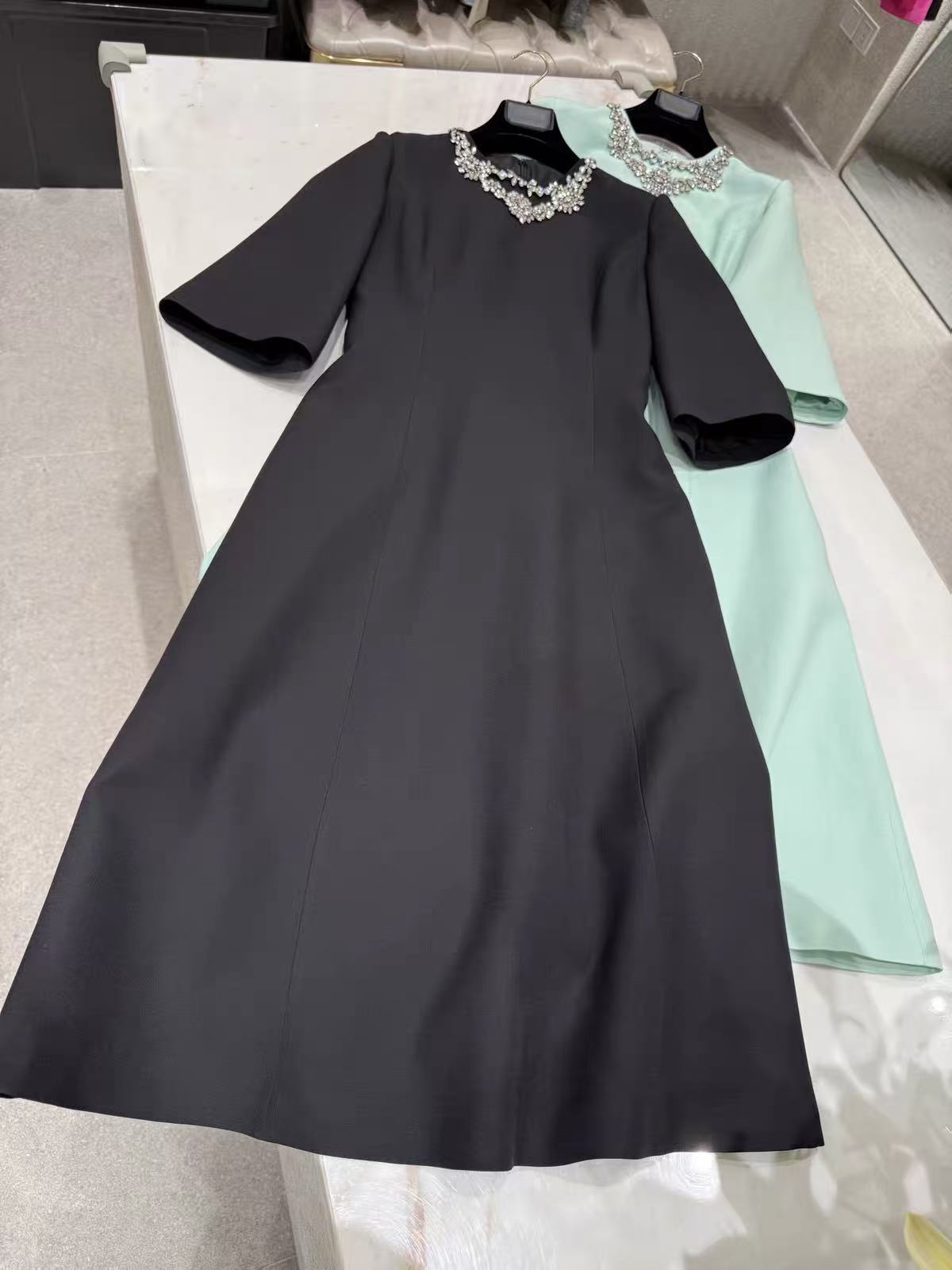 Премиальное шелково-шерстяное  – обзор и цена Midi Dress